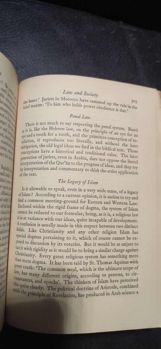 "The legacy of islam" Oxford 1931