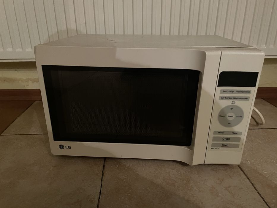 Віддам непрацюючу мікрохвильову піч