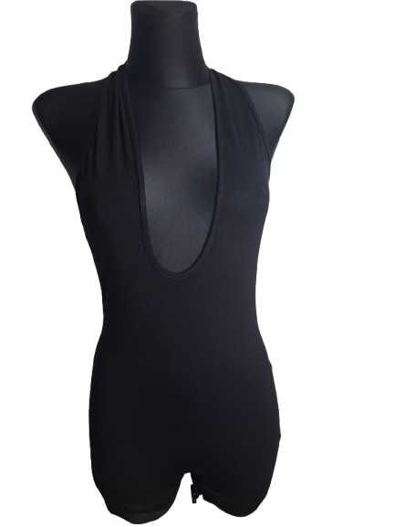 Czarne body z dekoltem (682)