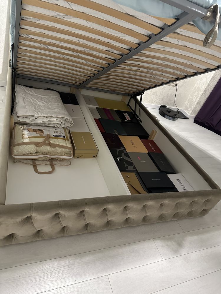 Двоспальне ліжко 160x200