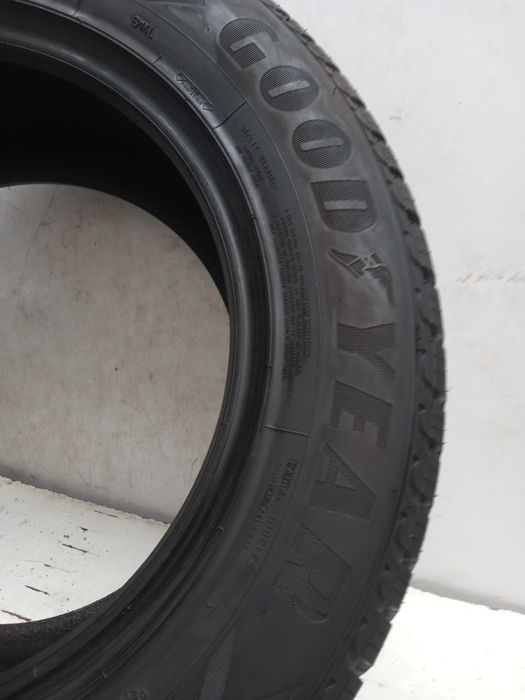 Opona zimowa 255/60R18 Goodyear Ultragrip +. 22r