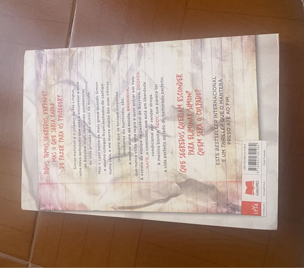 Livro “Um de nós mente”