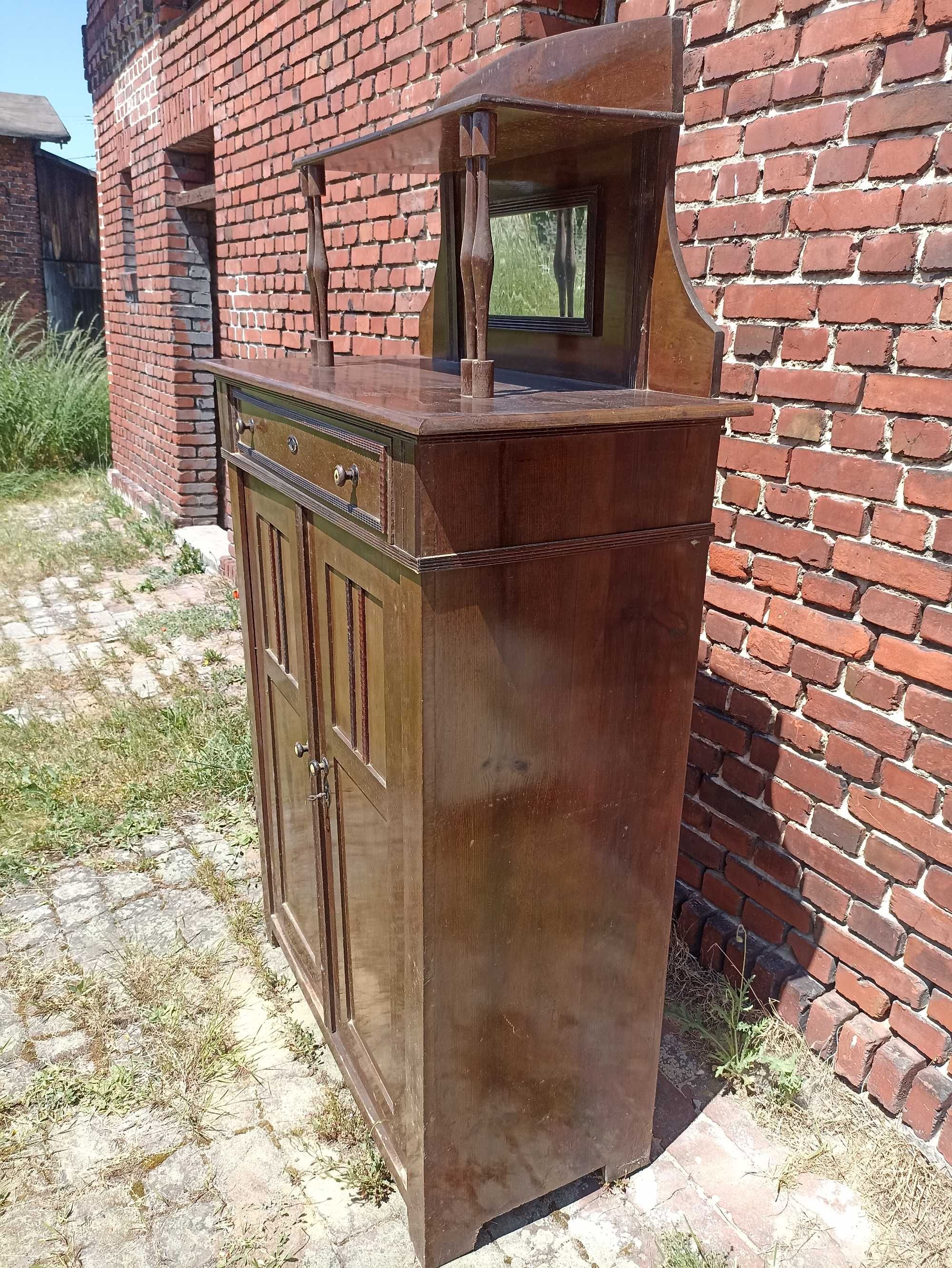 Antyczna komoda, bieliźniarka, kredens