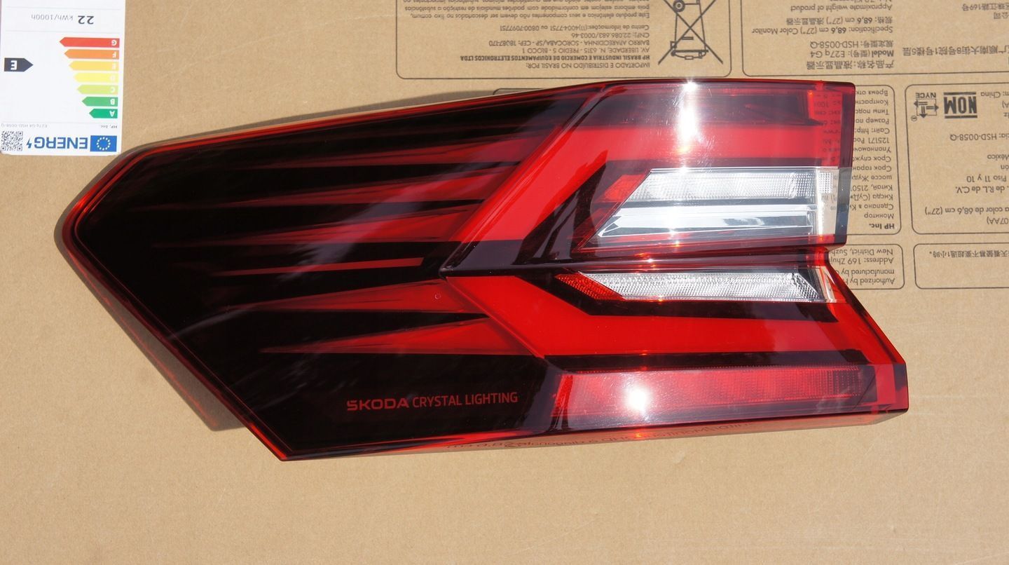 TYLNA LEWA LAMPA SKODA KODIAQ II LED 57H