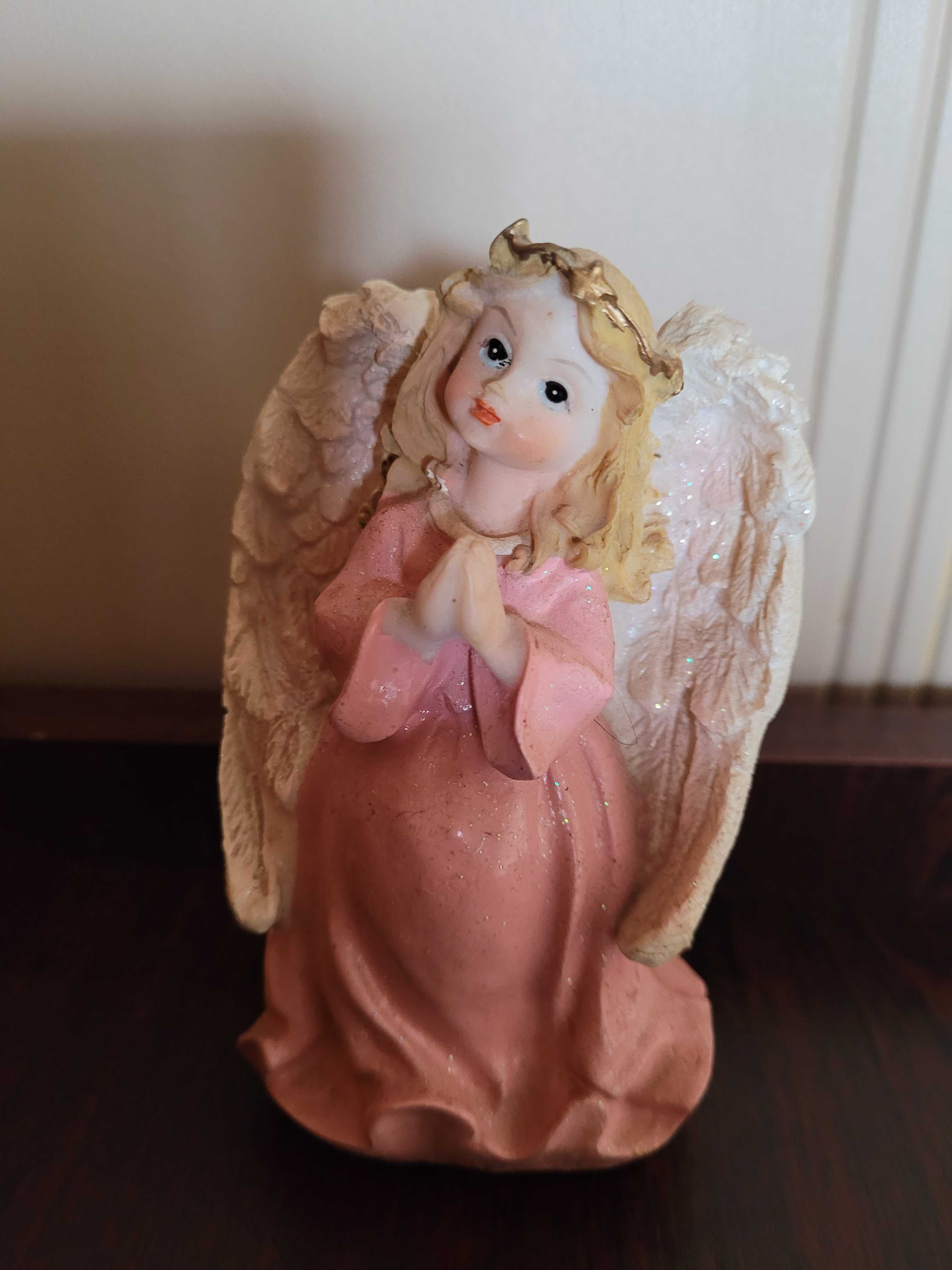 Figurka - modlący Aniołek