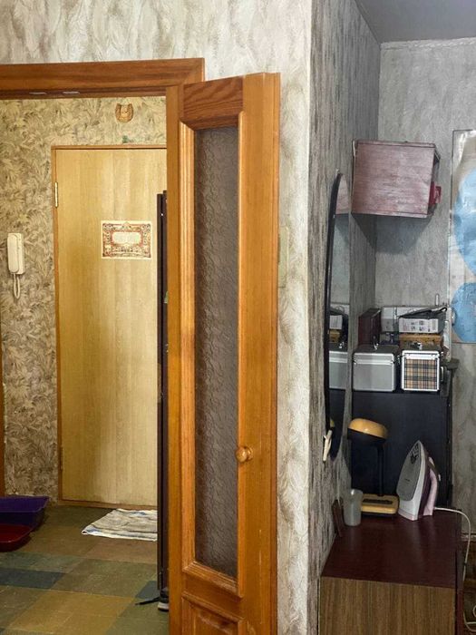 Продам 1 комн  гостинку Тополинная 10