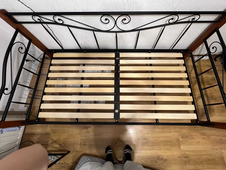 Łóżko metalowe czarne