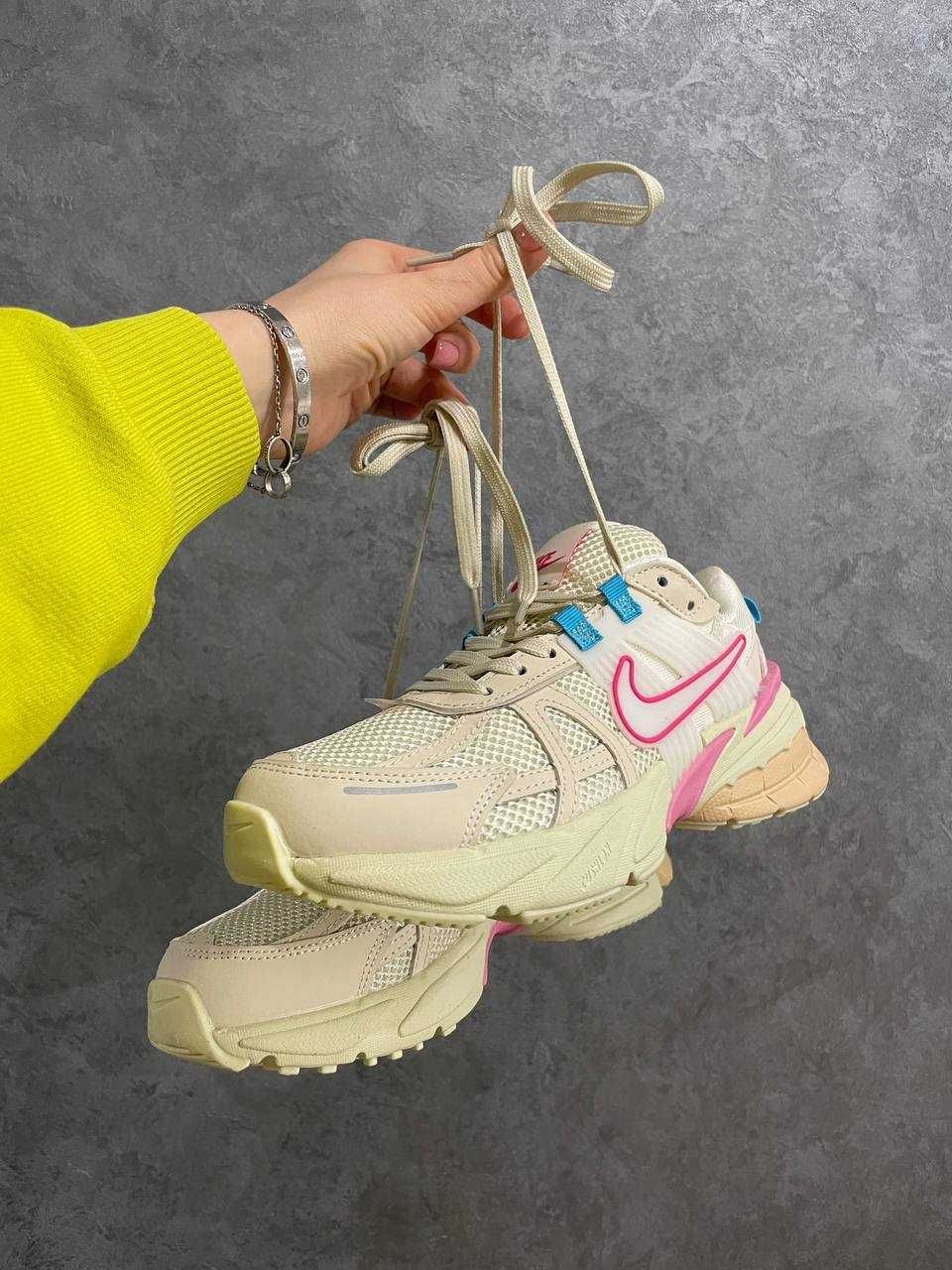 Жіночі кросівки Nike V2K Runtekk бежевий з рожевим 1028 НОВИЗНА