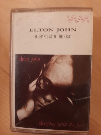 Kaseta magnetofonowa Elton John Sleeping with the past