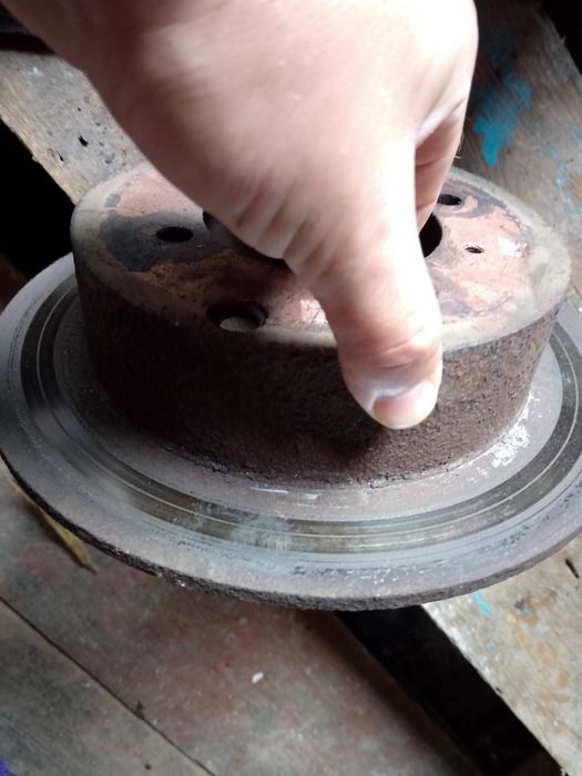 Задние тормозные диски на Лансер 9