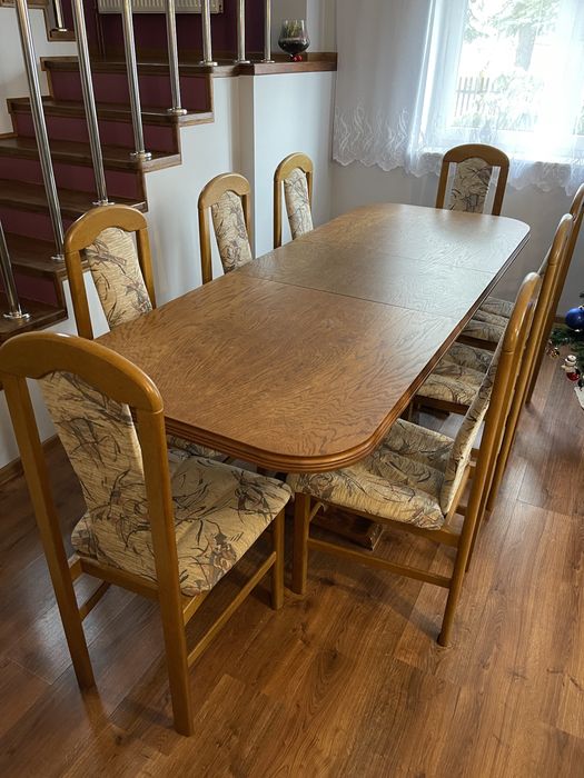 Stół z krzesłami (komplet stół + 8 krzeseł)