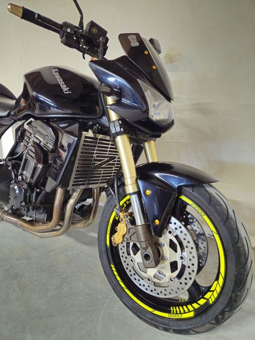 Kawasaki Z1000 *Świeże opony *Akcesoryjny wydech *Pływające kierunki
