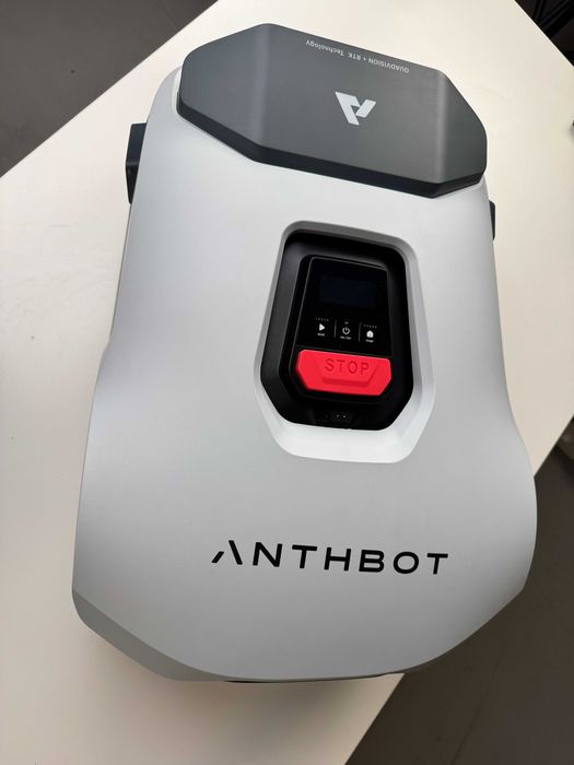 Robot koszący AI ANTHBOT Genie 3000 – bezprzewodowa kosiarka do 3600m2