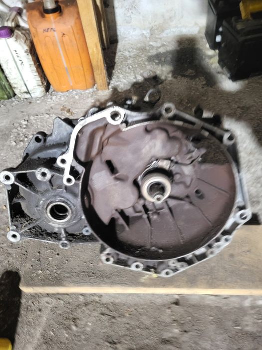 Продам коробку на Опель зафіру 2.2 TD