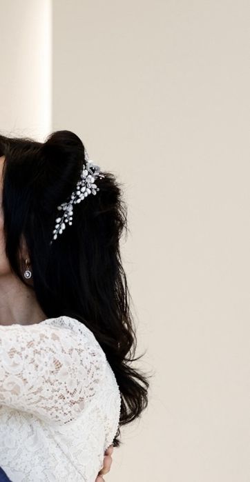 Весільна сукня кружевна з рукавами