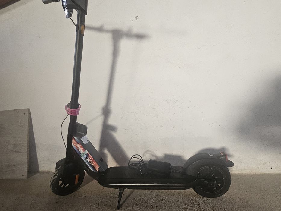 Vendo trotinete usado.