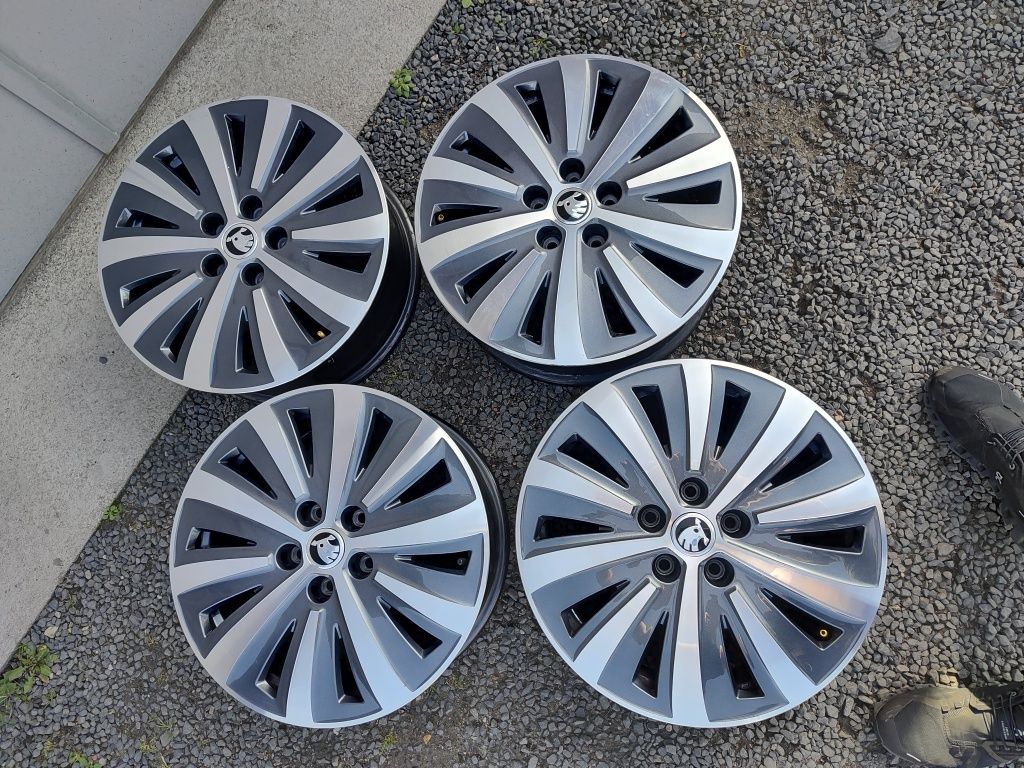 Felgi 5 x 112 R17 Skoda Octavia III IV karoq Superb Oem jak nowe
