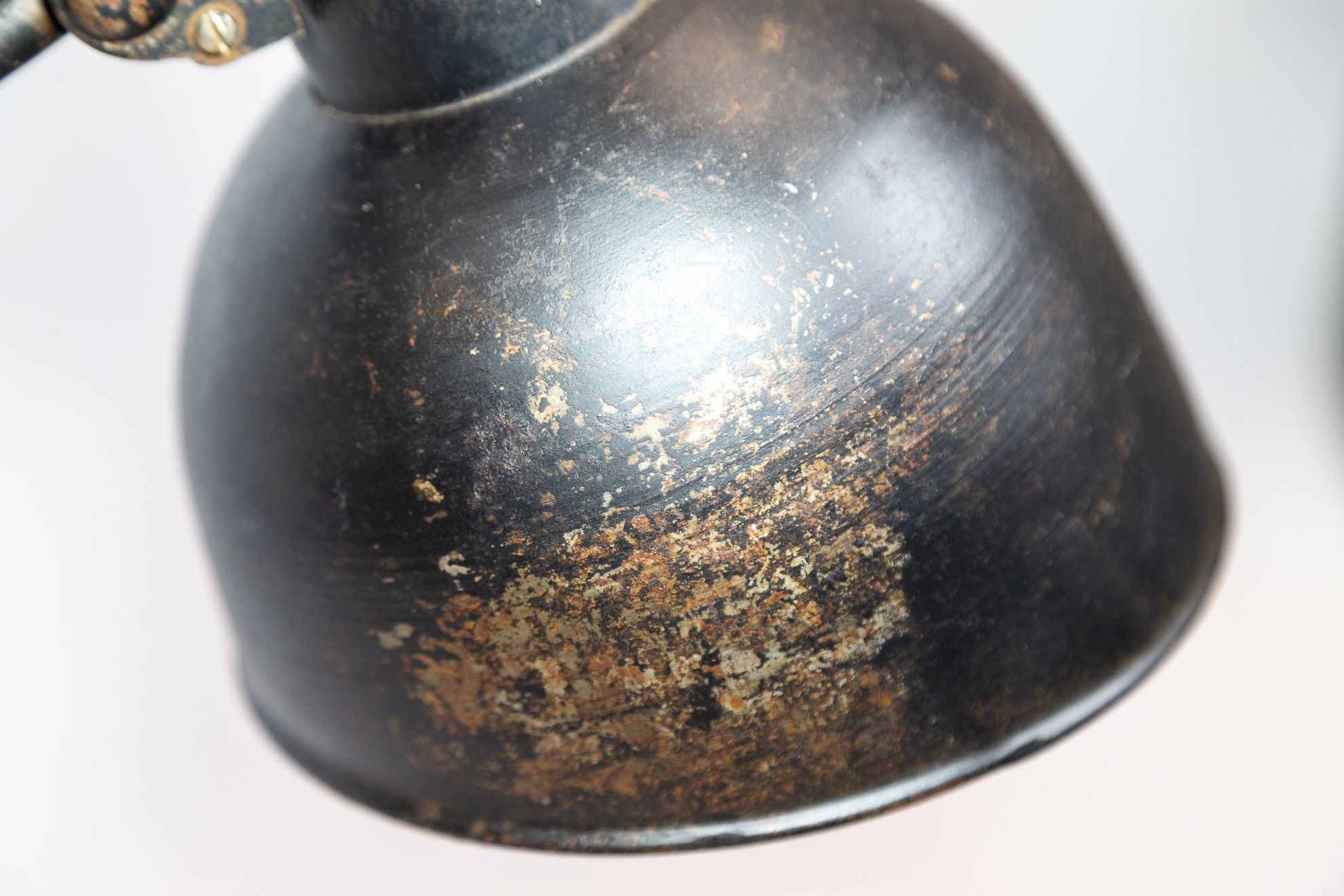 Lampa biurkowa w stylu "Bauhaus" wyprodukowana w pierwszej połowie XX