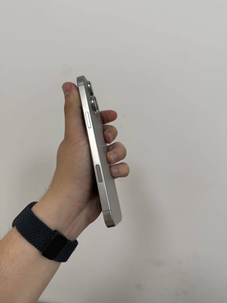 Вживаний Apple iPhone 16 Pro Max 256Gb. (Natural Titanium)