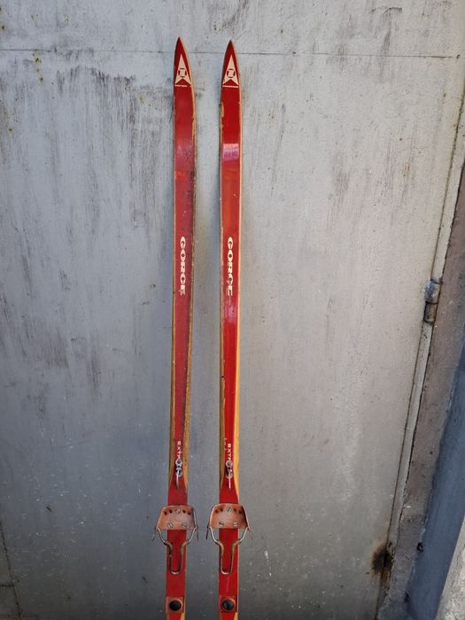 Narty biegowe Górce. Zabytek.