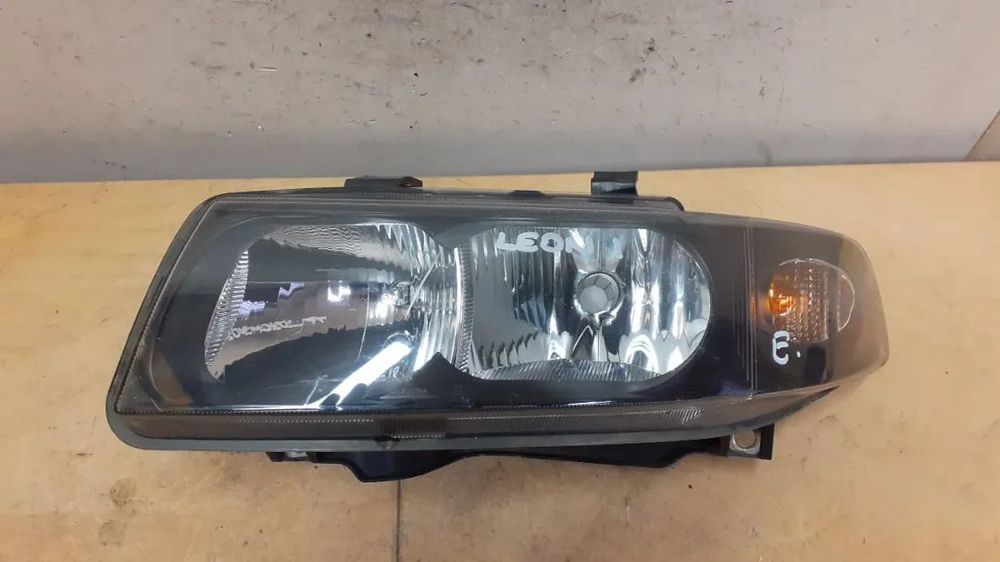 LAMPA PRZOD PRZEDNIA LEWA SEAT LEON I 1