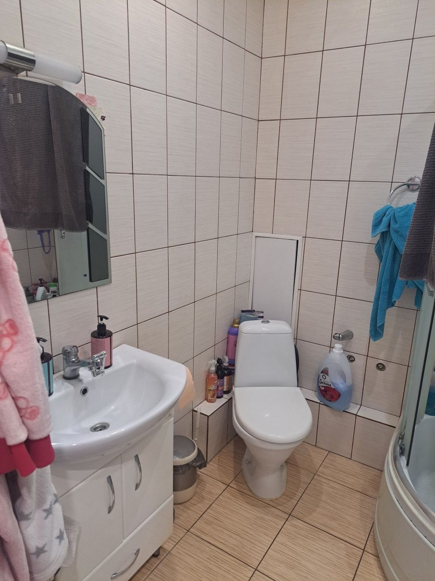 Квартира з меблями ,кухня 12 кВ м,є укриття