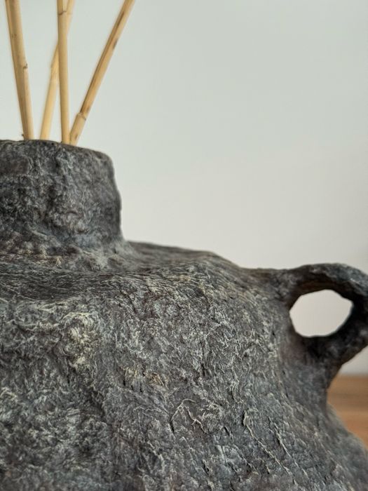 Ваза з папʼє-маше для сухоквітів