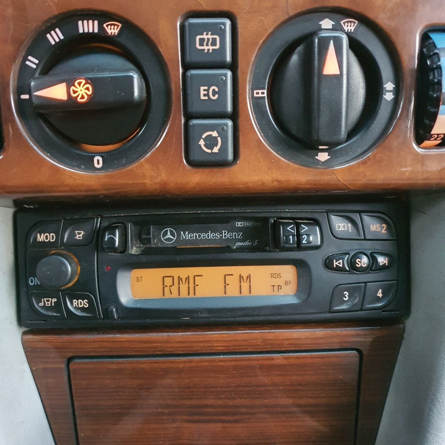 Radio  AUDIO 5 Mercedes w201 w124 w202 w210 w168 190 w126  a klasa