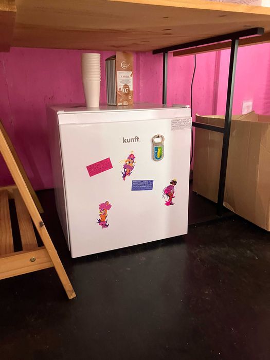 Frigorífico Mini Bar KUNFT KMB9119 WH 45L - 50 cm - Branco - SEMI NOVO