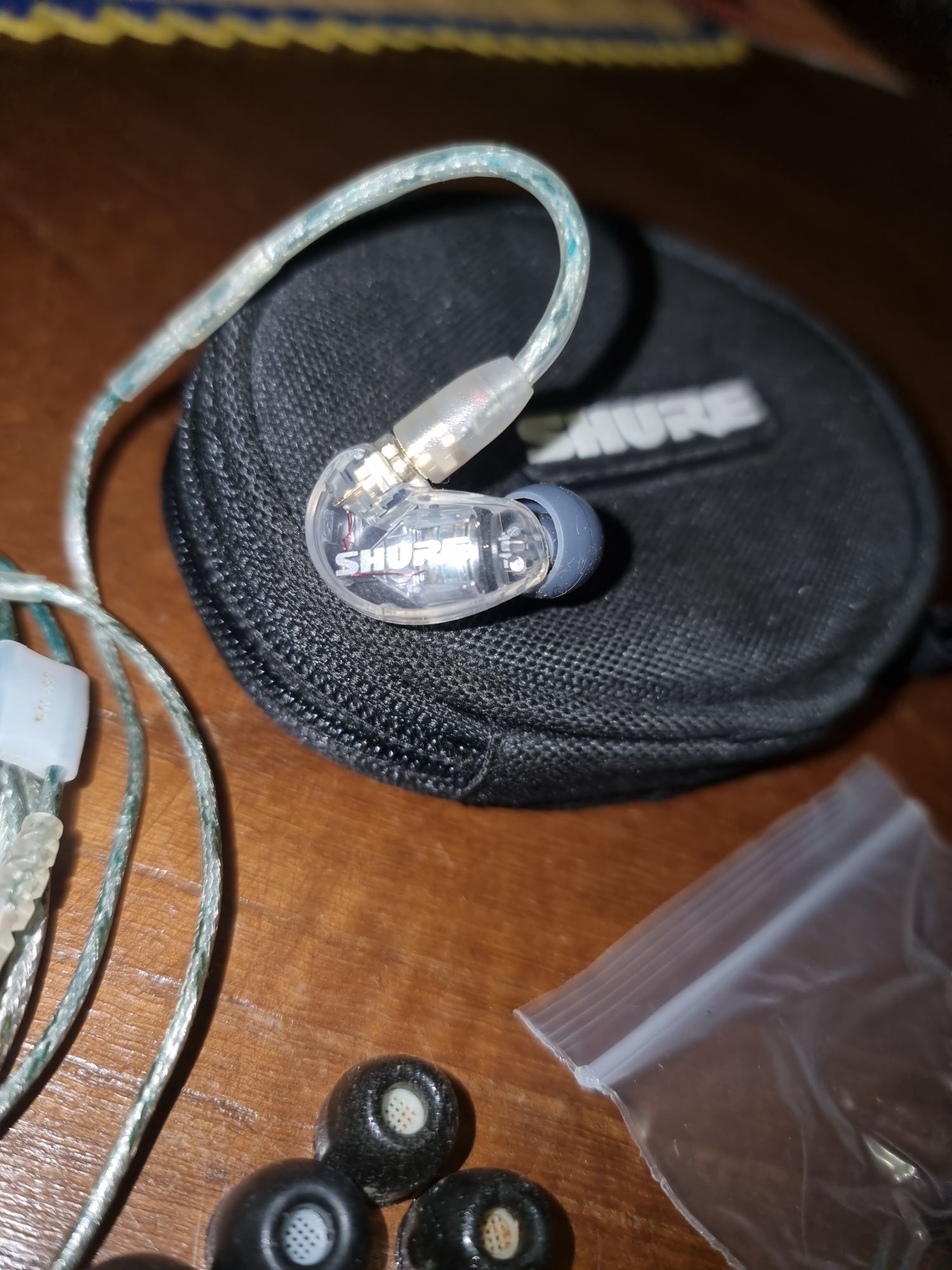 Shure se215 com pouco uso