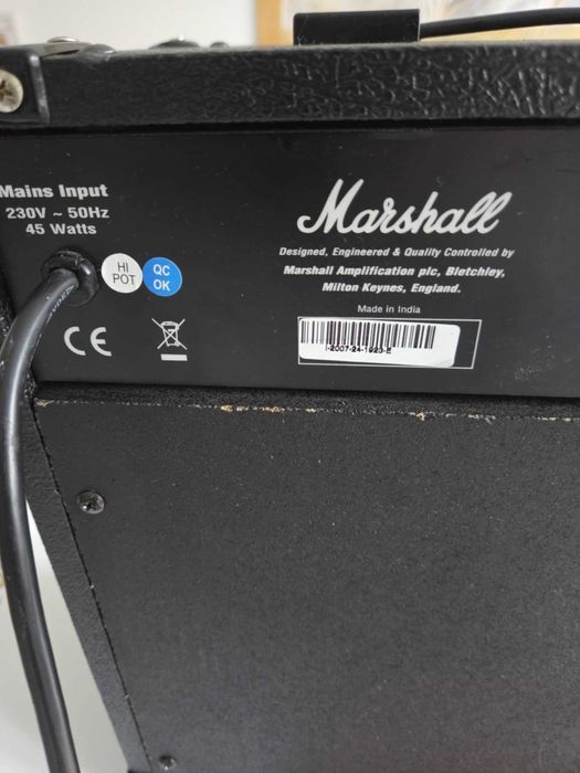 Sprzedam combo gitarowe Marshall 15 DFX W dobrym stanie z efektami.