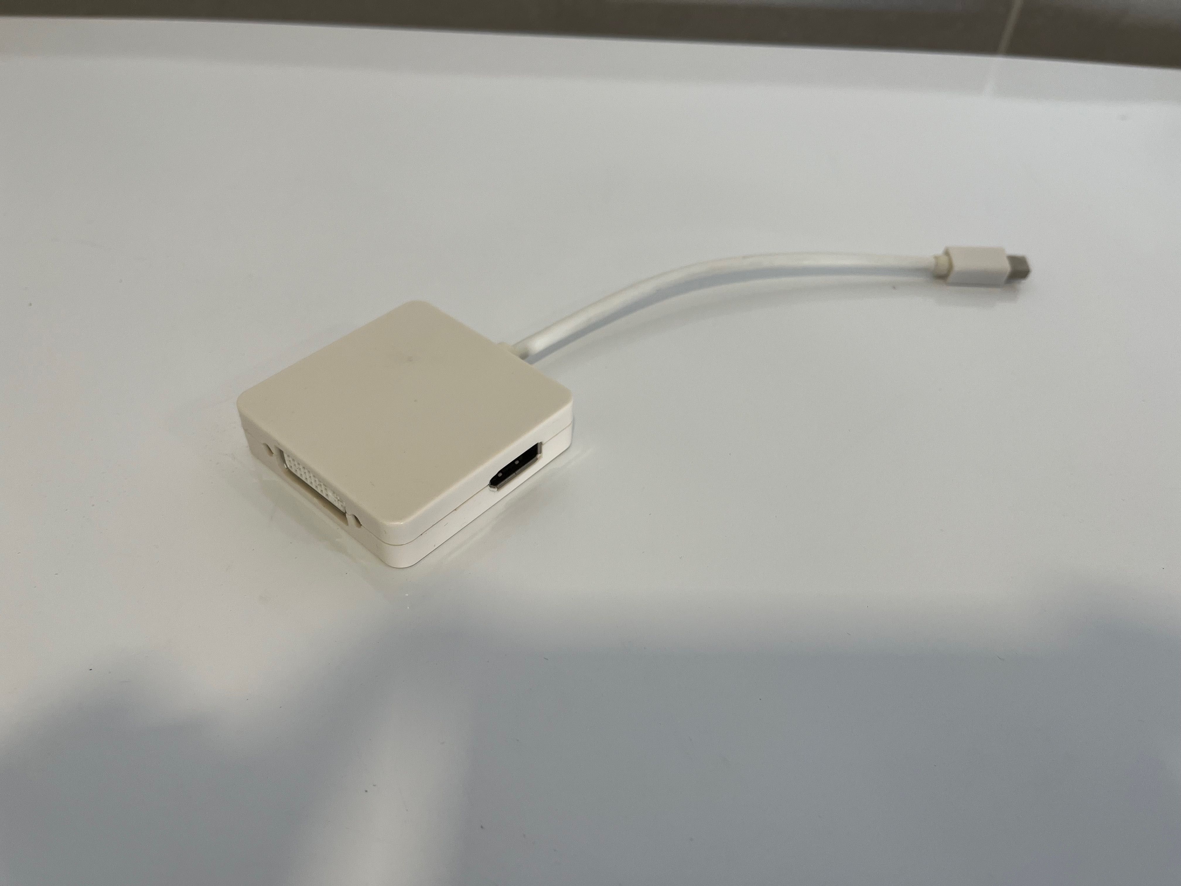 Cabos HDMI, DVI e alguns adaptadores