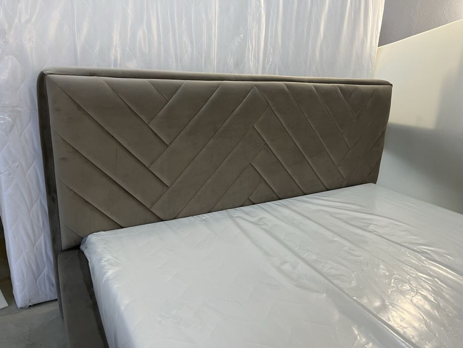 Łóżko sypialniane z pojemnikiem na pościel + stelaż