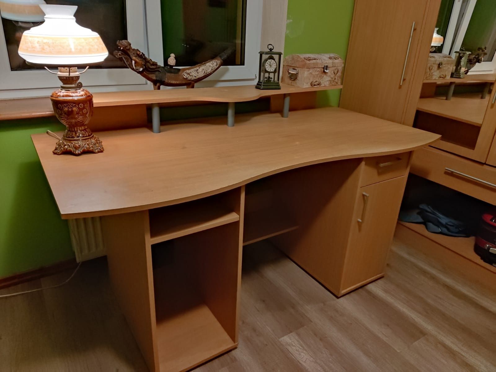 Biurko z nadstawką