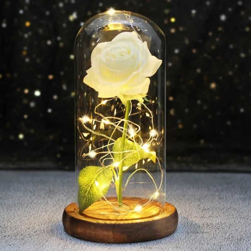 Kryształowa wieczna róża pod szklaną kopułą