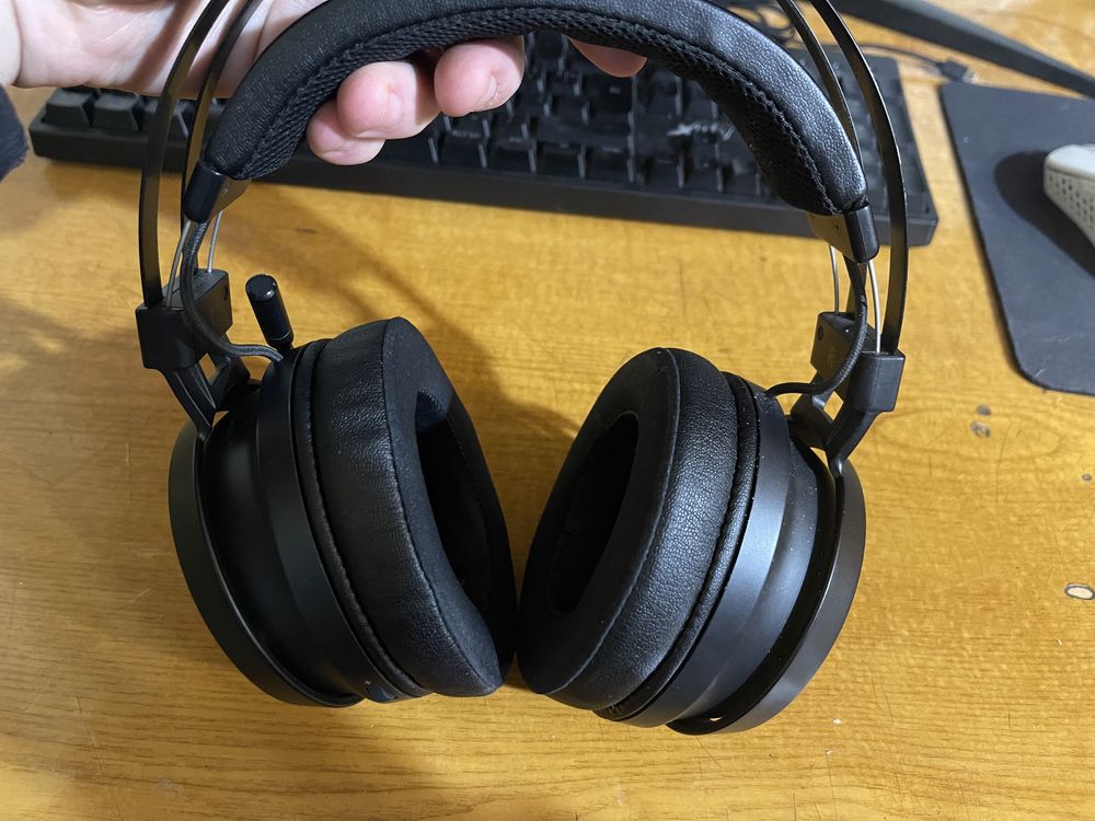 Razer nari essential