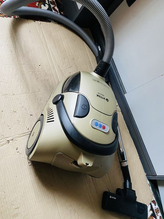 Продам пилосос Vitek 1800W аквафільтр