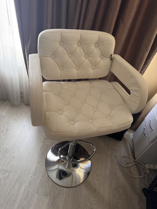 ТЕРМІНОВО! ПРОДАМ Візажний стіл, Трюмо Гримерний столик візажиста