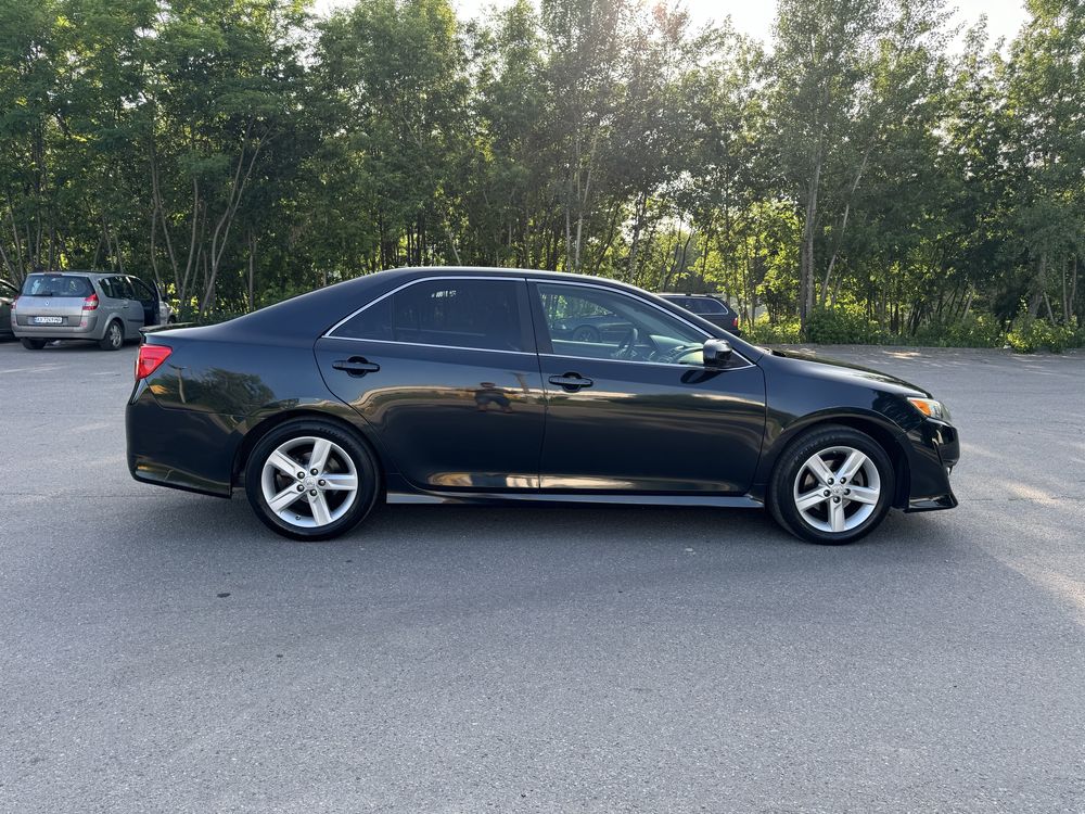 Продам TOYOTA Camry 2012 року