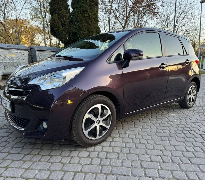 Продам свіжопригнану Toyota Verso S 2014p. Автомат.