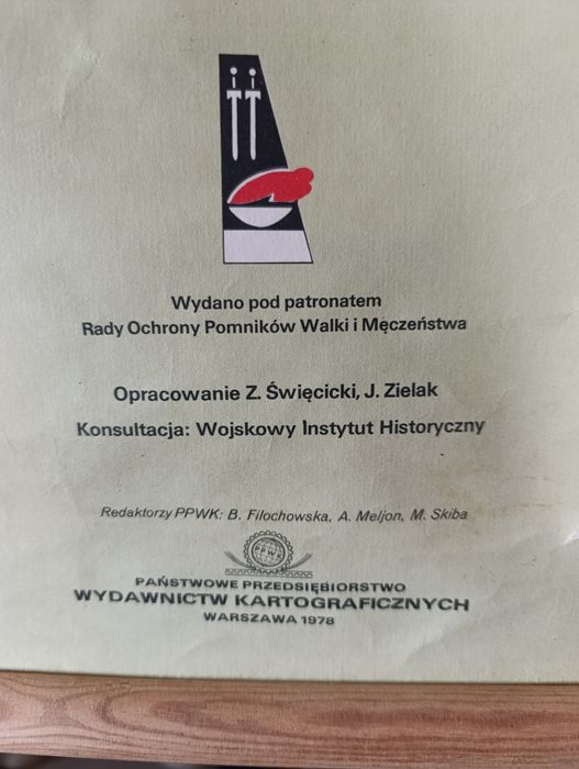 Stara mapa na płótnie z 1978 rok miejsca pamięci narodowej PRL