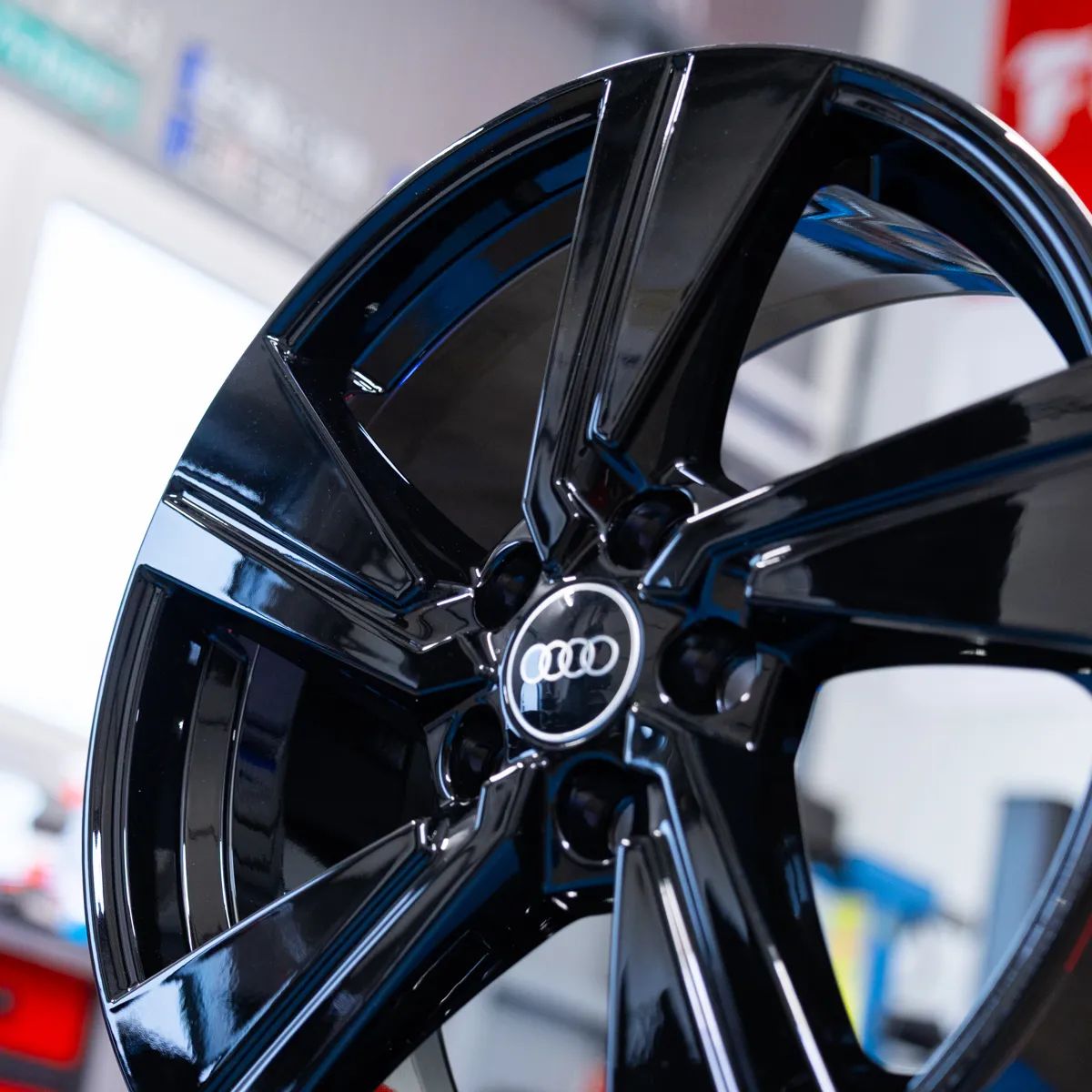 NOWE ORYGINALNE Felgi aluminiowe Audi 18" A3 A4 A6 A8 Q2 Q3 TT