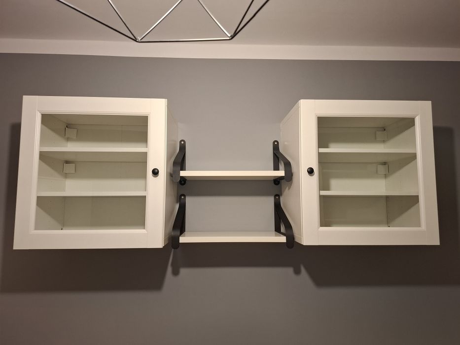 Szafki witryny wiszące Besta Ikea