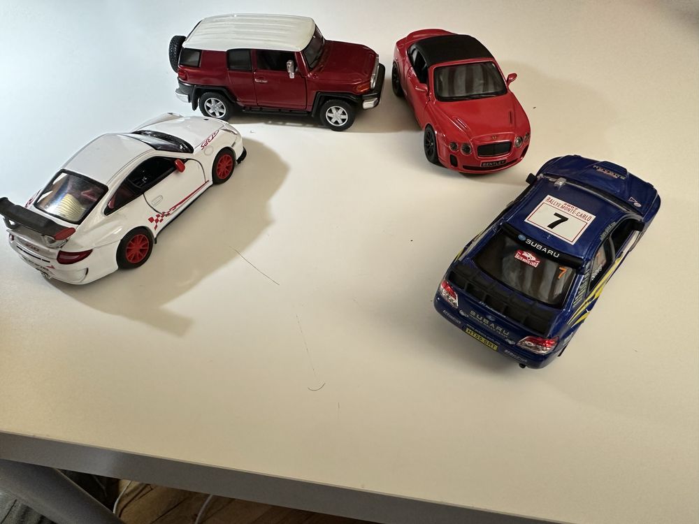 Carinhos, Conjunto de 4 Miniaturas KINSMART