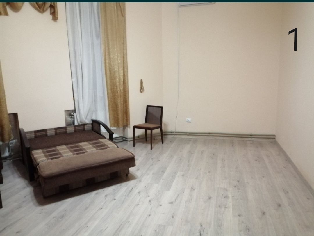 Продам дві сусідні квартири в центрі Мукачева