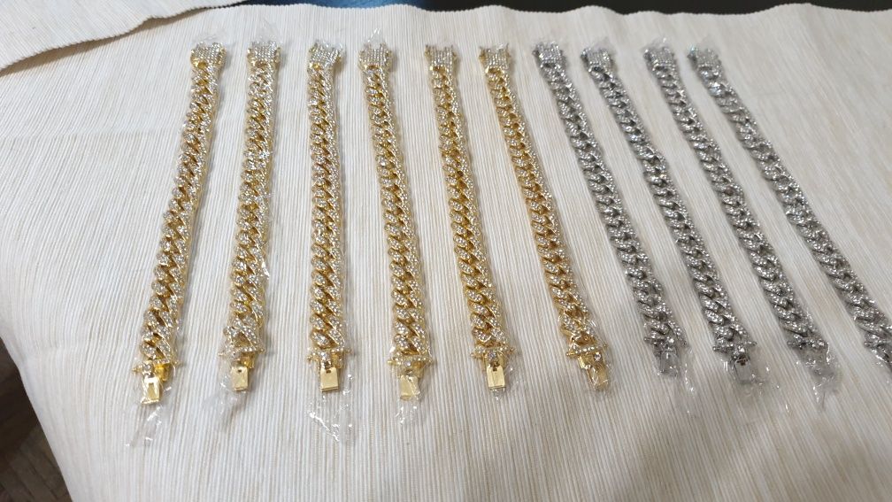 Cordões banhados a ouro 18k mais pulseiras banhadas a ouro e cravejada