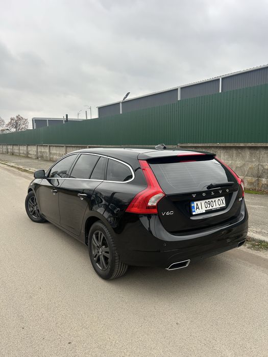 Продам власний Volvo V60 D4 2014