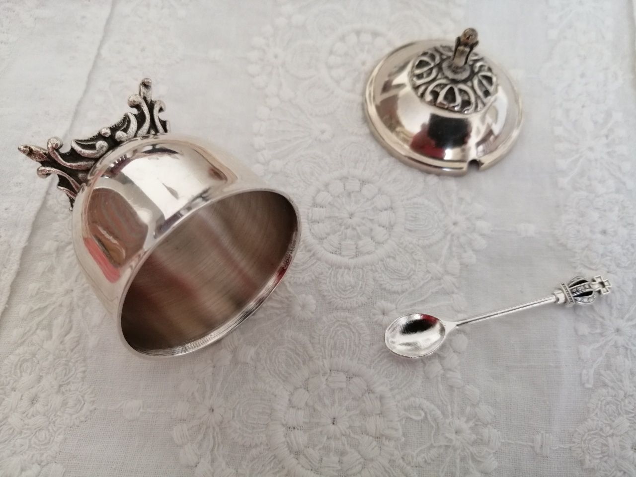 Solniczka posrebrzana  firmy Warmet, pojemnik do kawioru.