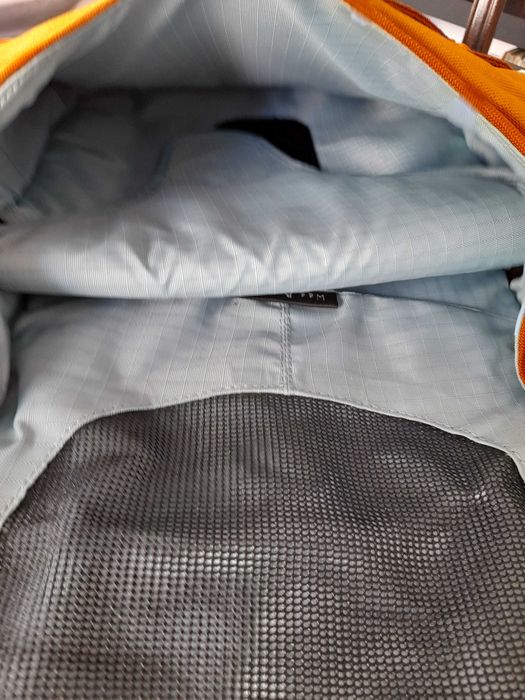 Mochila Crumpler nova para portátil ou tablet