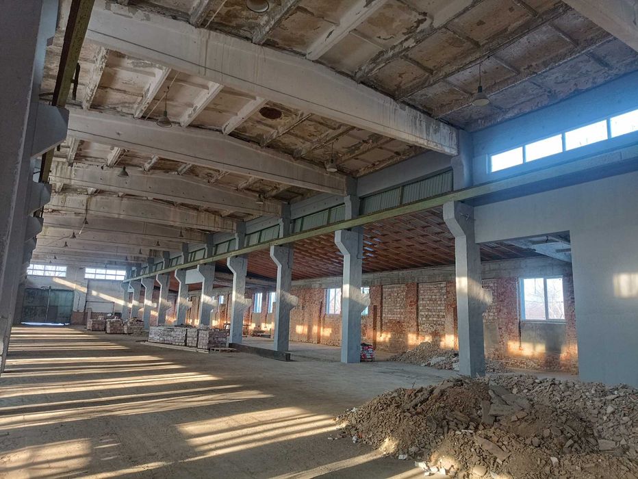 ПРОДАЖ великого 2282 кв.м ВИРОБНИЧОГО ПРИМІЩЕННЯ у Берегові, новий дах